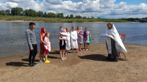 В селе Охлебинино состоялось массовое крещение