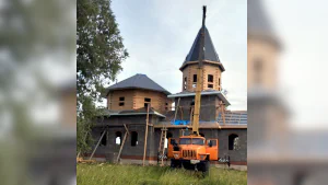 В селе Красная Горка продолжается строительство храма