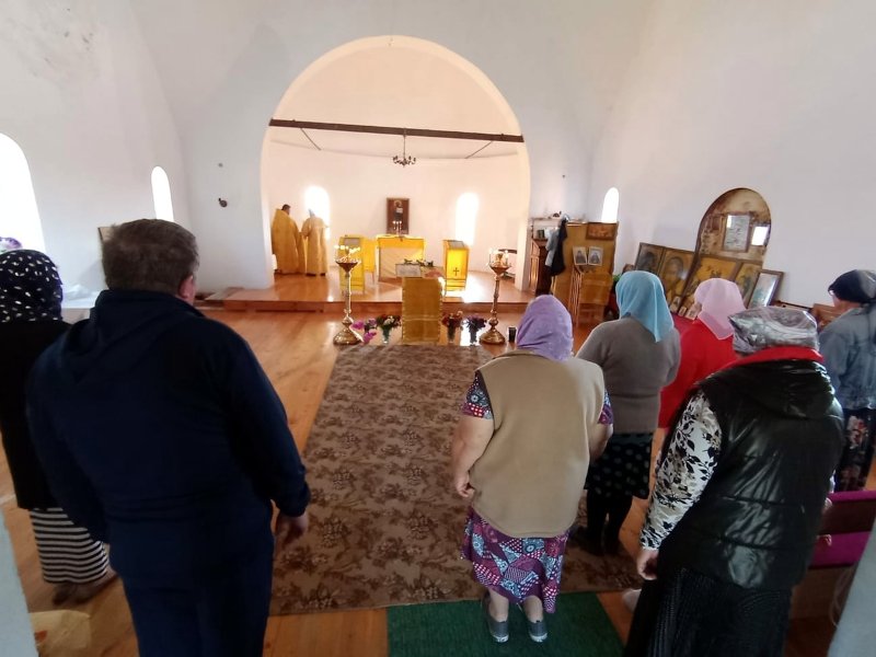 Божественная Литургия в храме села Ивано-Казанка